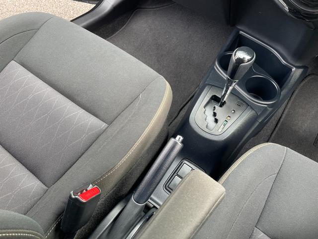 アクア Sスタイルブラック 地デジナビ!バックカメラ!Bluetooth&フロントAUX接続!CD再生!前後コーナーセンサー!衝突軽減ブレーキ!レーンキープ!スマキー2個有り!禁煙車!外装内装の状態の良さに自信あり♪1年保証付!(67枚目)