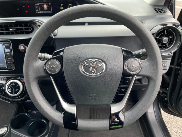 アクア Sスタイルブラック 地デジナビ!バックカメラ!Bluetooth&フロントAUX接続!CD再生!前後コーナーセンサー!衝突軽減ブレーキ!レーンキープ!スマキー2個有り!禁煙車!外装内装の状態の良さに自信あり♪1年保証付!(70枚目)