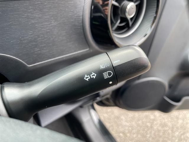 アクア Sスタイルブラック 地デジナビ!バックカメラ!Bluetooth&フロントAUX接続!CD再生!前後コーナーセンサー!衝突軽減ブレーキ!レーンキープ!スマキー2個有り!禁煙車!外装内装の状態の良さに自信あり♪1年保証付!(71枚目)