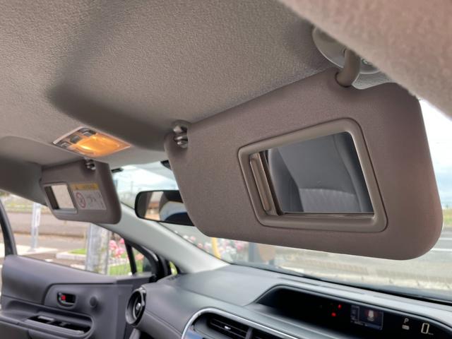 アクア Sスタイルブラック 地デジナビ!バックカメラ!Bluetooth&フロントAUX接続!CD再生!前後コーナーセンサー!衝突軽減ブレーキ!レーンキープ!スマキー2個有り!禁煙車!外装内装の状態の良さに自信あり♪1年保証付!(72枚目)