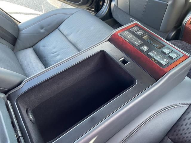 クラウンマジェスタ Fバージョン 純正8型フルセグHDDナビ!Bluetooth&USB接続!Bカメラ!全席シートヒーター&クーラー!レーダークルコン!衝突軽減!レザーシート!ブラインドスポットモニター!前後角センサー!1年保証付き!(54枚目)