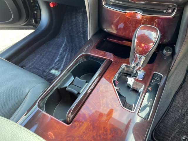 クラウンマジェスタ Fバージョン 純正8型フルセグHDDナビ!Bluetooth&USB接続!Bカメラ!全席シートヒーター&クーラー!レーダークルコン!衝突軽減!レザーシート!ブラインドスポットモニター!前後角センサー!1年保証付き!(67枚目)