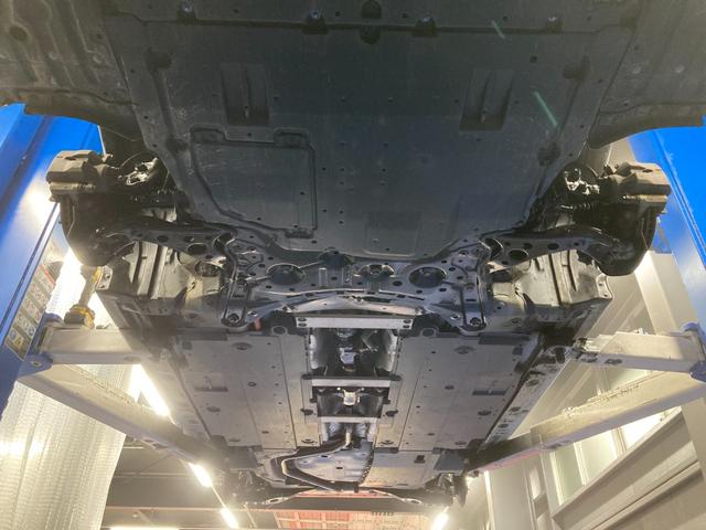 プリウス Ａ　９型フルセグナビ！Ｂｌｕｅｔｏｏｔｈ接続！バックカメラ！レーダークルコン！前後角センサ！パークアシスト！レインミラー！新品夏タイヤ交換済み！禁煙車！１年保証付き！ＡＩＳ鑑定書！（15枚目）