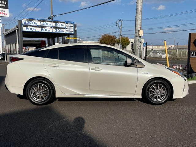 プリウス Ａ　９型フルセグナビ！Ｂｌｕｅｔｏｏｔｈ接続！バックカメラ！レーダークルコン！前後角センサ！パークアシスト！レインミラー！新品夏タイヤ交換済み！禁煙車！１年保証付き！ＡＩＳ鑑定書！（19枚目）