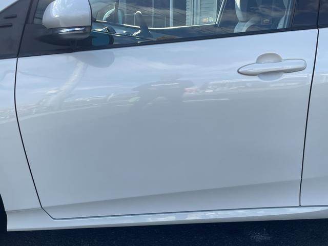 プリウス Ａ　９型フルセグナビ！Ｂｌｕｅｔｏｏｔｈ接続！バックカメラ！レーダークルコン！前後角センサ！パークアシスト！レインミラー！新品夏タイヤ交換済み！禁煙車！１年保証付き！ＡＩＳ鑑定書！（34枚目）