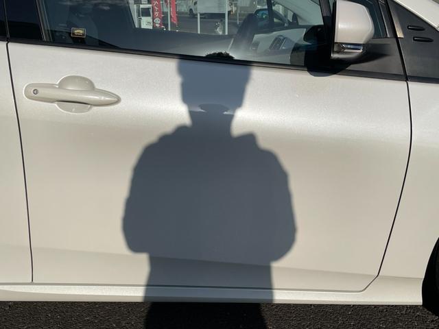 プリウス Ａ　９型フルセグナビ！Ｂｌｕｅｔｏｏｔｈ接続！バックカメラ！レーダークルコン！前後角センサ！パークアシスト！レインミラー！新品夏タイヤ交換済み！禁煙車！１年保証付き！ＡＩＳ鑑定書！（43枚目）