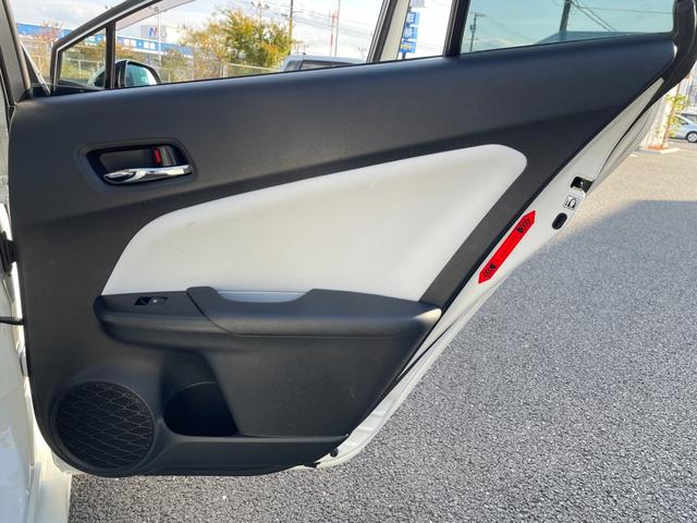 プリウス Ａ　９型フルセグナビ！Ｂｌｕｅｔｏｏｔｈ接続！バックカメラ！レーダークルコン！前後角センサ！パークアシスト！レインミラー！新品夏タイヤ交換済み！禁煙車！１年保証付き！ＡＩＳ鑑定書！（52枚目）