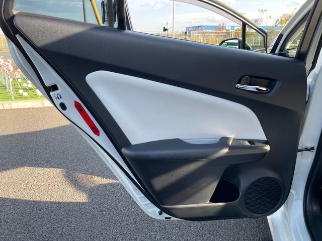 プリウス Ａ　９型フルセグナビ！Ｂｌｕｅｔｏｏｔｈ接続！バックカメラ！レーダークルコン！前後角センサ！パークアシスト！レインミラー！新品夏タイヤ交換済み！禁煙車！１年保証付き！ＡＩＳ鑑定書！（59枚目）