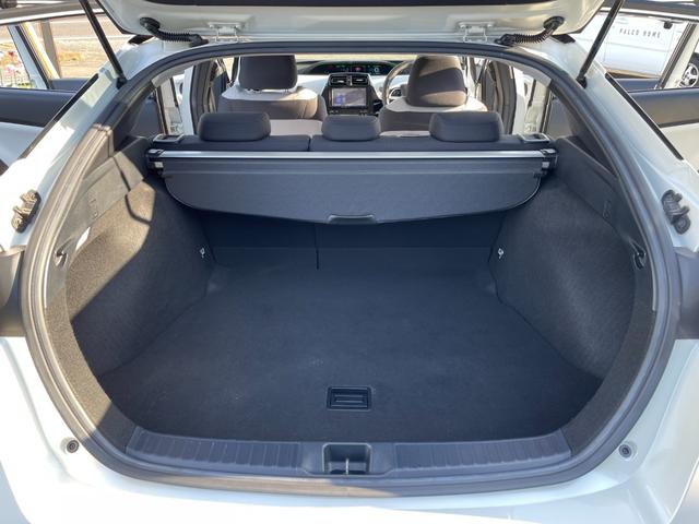 プリウス Ａ　９型フルセグナビ！Ｂｌｕｅｔｏｏｔｈ接続！バックカメラ！レーダークルコン！前後角センサ！パークアシスト！レインミラー！新品夏タイヤ交換済み！禁煙車！１年保証付き！ＡＩＳ鑑定書！（61枚目）