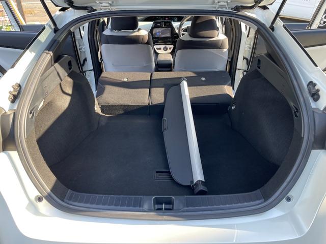 プリウス Ａ　９型フルセグナビ！Ｂｌｕｅｔｏｏｔｈ接続！バックカメラ！レーダークルコン！前後角センサ！パークアシスト！レインミラー！新品夏タイヤ交換済み！禁煙車！１年保証付き！ＡＩＳ鑑定書！（62枚目）