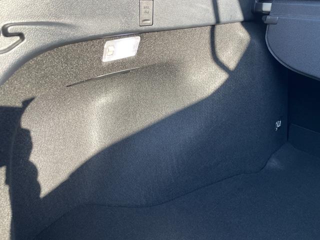 プリウス Ａ　９型フルセグナビ！Ｂｌｕｅｔｏｏｔｈ接続！バックカメラ！レーダークルコン！前後角センサ！パークアシスト！レインミラー！新品夏タイヤ交換済み！禁煙車！１年保証付き！ＡＩＳ鑑定書！（64枚目）