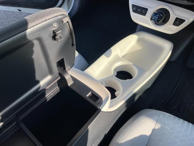 プリウス Ａ　９型フルセグナビ！Ｂｌｕｅｔｏｏｔｈ接続！バックカメラ！レーダークルコン！前後角センサ！パークアシスト！レインミラー！新品夏タイヤ交換済み！禁煙車！１年保証付き！ＡＩＳ鑑定書！（68枚目）