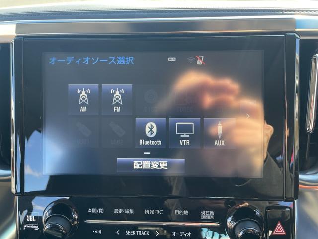 純正１１インチＳＤナビ☆　フルセグＴＶ（走行中映ります！）や、ＤＶＤ・ＣＤ再生、Ｂｌｕｅｔｏｏｔｈ、ＵＳＢ、ＡＵＸ、ＨＤＭＩ接続が可能♪　ＪＢＬサウンドシステム搭載でより良い音質をお楽しみください！！