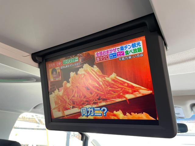 １２．１インチフリップダウンモニター☆　後席も楽しい空間になります♪　お子様の長時間ドライブの強い味方！　　　【無料電話】００７８−６０４２−９９１１　【ＬＩＮＥ　ＩＤ】０７０２０３３７０８９で検索♪