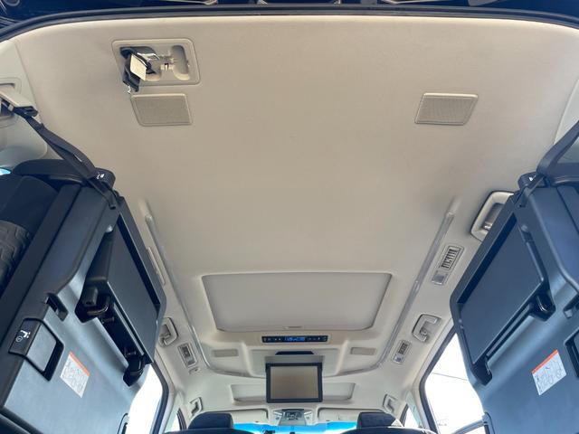 天井の状態☆　禁煙車！　キズ・シミが無く、キレイな状態です！　　　じっくりご覧下さい！　お気軽にお問合せを♪　【無料電話】００７８−６０４２−９９１１　【ＬＩＮＥ　ＩＤ】０７０２０３３７０８９で検索♪