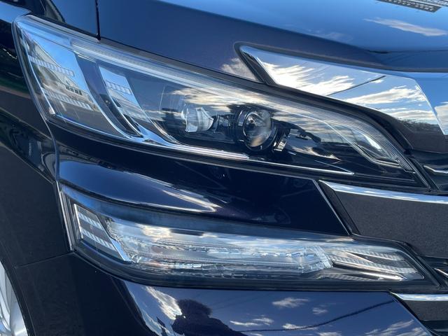 ヘッドライトの状態☆　左右とも、くすみもなくキレイな状態です♪　中古車選びの重要なポイントです♪　　　　　　　【無料電話】００７８−６０４２−９９１１　【ＬＩＮＥ　ＩＤ】０７０２０３３７０８９で検索♪