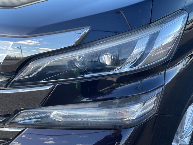 ヘッドライトの状態☆　左右とも、くすみもなくキレイな状態です♪　中古車選びの重要なポイントです♪　　　　　　　【無料電話】００７８−６０４２−９９１１　【ＬＩＮＥ　ＩＤ】０７０２０３３７０８９で検索♪