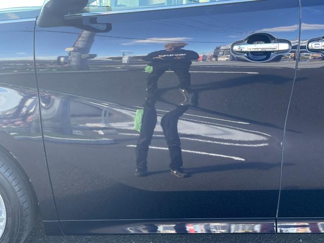 助手席付近アップ☆　年式相の小さなキズや凹みはありますが全体的にかなりキレイ！　　　　　じっくりご覧下さい♪　【無料電話】００７８−６０４２−９９１１　【ＬＩＮＥ　ＩＤ】０７０２０３３７０８９で検索♪