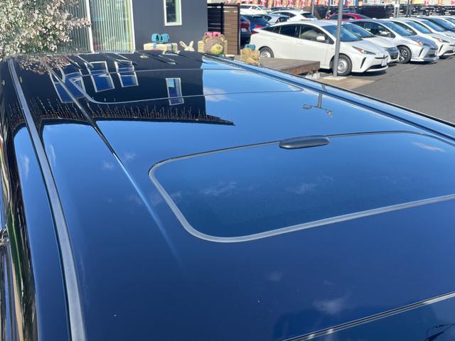 ルーフの状態☆　年式相の小さなキズや凹みはありますが全体的にかなりキレイ！　　　　　　　じっくりご覧下さい♪　【無料電話】００７８−６０４２−９９１１　【ＬＩＮＥ　ＩＤ】０７０２０３３７０８９で検索♪