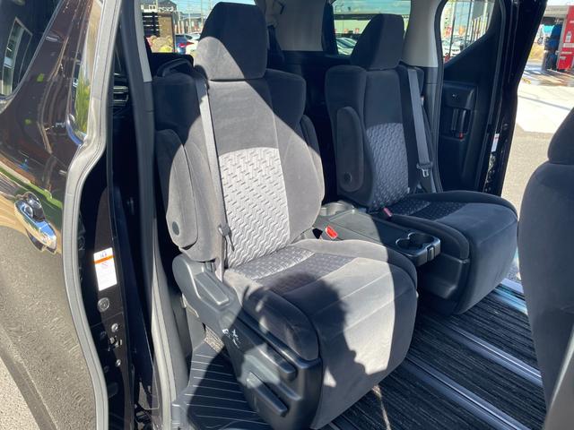 右後席シートの状態☆　禁煙車！　シートシミや臭いも無く状態の良さに自信あり♪　　　　　　じっくりご覧下さい♪　【無料電話】００７８−６０４２−９９１１　【ＬＩＮＥ　ＩＤ】０７０２０３３７０８９で検索♪