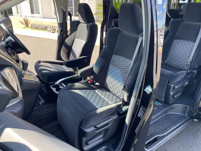 助手席シートの状態☆　禁煙車！　シートシミや臭いも無く状態の良さに自信あり♪　　　　　　じっくりご覧下さい♪　【無料電話】００７８−６０４２−９９１１　【ＬＩＮＥ　ＩＤ】０７０２０３３７０８９で検索♪