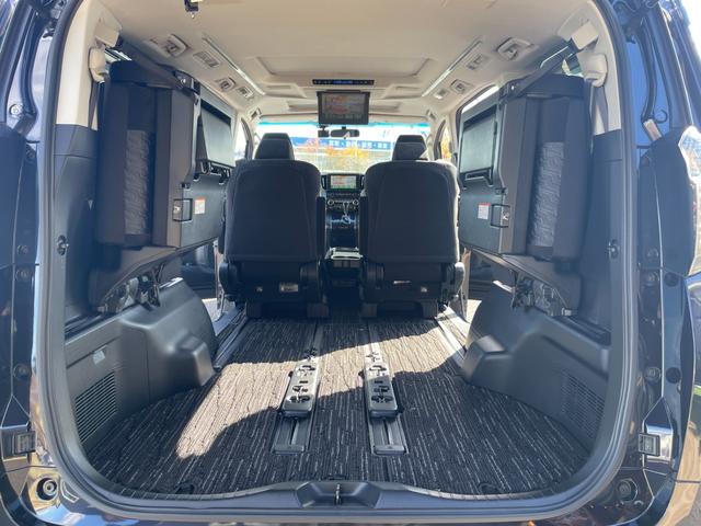 ２列目を前方へスライドし、３列目を収納した状態☆　自転車はもちろん、アウトドアに持って来いの収納力です！　　　【無料電話】００７８−６０４２−９９１１　【ＬＩＮＥ　ＩＤ】０７０２０３３７０８９で検索♪