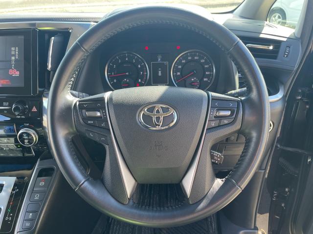 ハンドルの状態☆　スレやベタつきもなく清潔です！　オーディオスイッチはナビ連動なので、お手元で操作可能♪　　　【無料電話】００７８−６０４２−９９１１　【ＬＩＮＥ　ＩＤ】０７０２０３３７０８９で検索♪