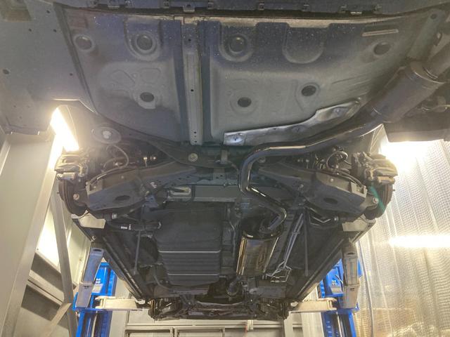 下廻り後方から☆　しっかりメンテナンスして頂いていたようで、サビが少なくキレイな状態！　じっくりご覧下さい♪　【無料電話】００７８−６０４２−９９１１　【ＬＩＮＥ　ＩＤ】０７０２０３３７０８９で検索♪