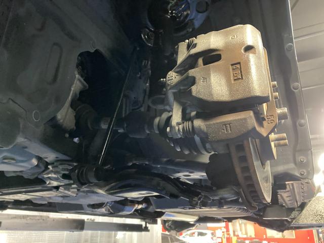 足廻り周辺アップ☆　しっかりメンテナンスして頂いていたようでサビが少なくキレイな状態！　じっくりご覧下さい♪　【無料電話】００７８−６０４２−９９１１　【ＬＩＮＥ　ＩＤ】０７０２０３３７０８９で検索♪