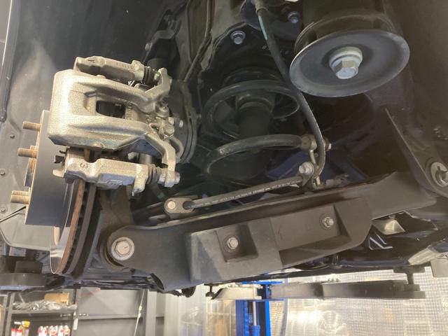 足廻り周辺アップ☆　しっかりメンテナンスして頂いていたようでサビが少なくキレイな状態！　じっくりご覧下さい♪　【無料電話】００７８−６０４２−９９１１　【ＬＩＮＥ　ＩＤ】０７０２０３３７０８９で検索♪