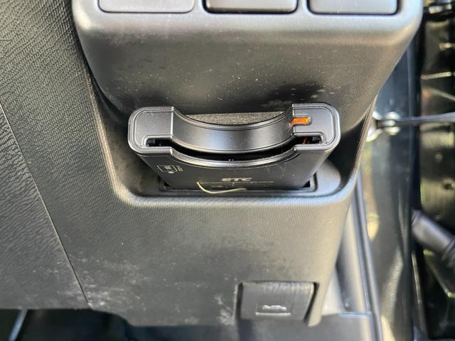 アクア Ｓ　スマキー！トヨタセーフティーセンス搭載！衝突軽減ブレーキ！レーンキープ！ＣＤ再生！ＡＵＸ接続！バックカメラ！オートハイビーム＆オートライト付きＬＥＤライト！ＥＴＣ！禁煙車！１年保証付き！（11枚目）