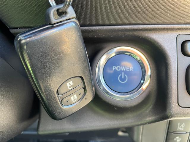 アクア Ｓ　スマキー！トヨタセーフティーセンス搭載！衝突軽減ブレーキ！レーンキープ！ＣＤ再生！ＡＵＸ接続！バックカメラ！オートハイビーム＆オートライト付きＬＥＤライト！ＥＴＣ！禁煙車！１年保証付き！（12枚目）