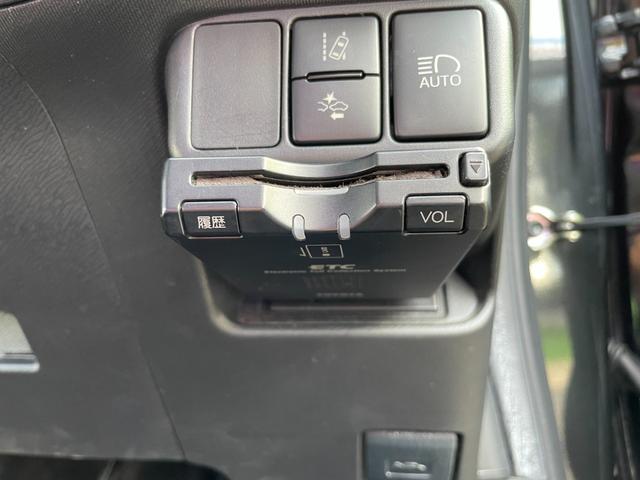 アクア Ｓスタイルブラック　純正７インチ地デジＳＤナビ！Ｂｌｕｅｔｏｏｔｈ＆フロントＡＵＸ接続！衝突軽減ブレーキ！レーンキープ！オートハイビーム付ＬＥＤライト！６スピーカー！アームレスト！禁煙車！１年保証付き！（10枚目）