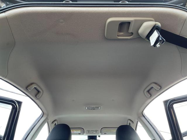 アクア Ｓスタイルブラック　純正７インチ地デジＳＤナビ！Ｂｌｕｅｔｏｏｔｈ＆フロントＡＵＸ接続！衝突軽減ブレーキ！レーンキープ！オートハイビーム付ＬＥＤライト！６スピーカー！アームレスト！禁煙車！１年保証付き！（12枚目）