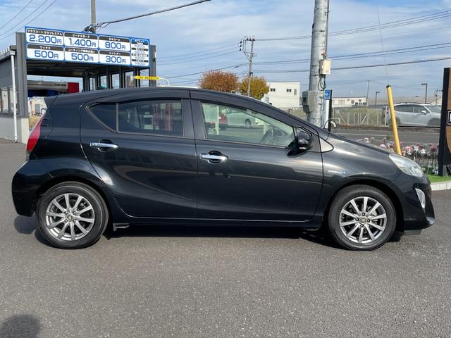 アクア Ｓスタイルブラック　純正７インチ地デジＳＤナビ！Ｂｌｕｅｔｏｏｔｈ＆フロントＡＵＸ接続！衝突軽減ブレーキ！レーンキープ！オートハイビーム付ＬＥＤライト！６スピーカー！アームレスト！禁煙車！１年保証付き！（17枚目）