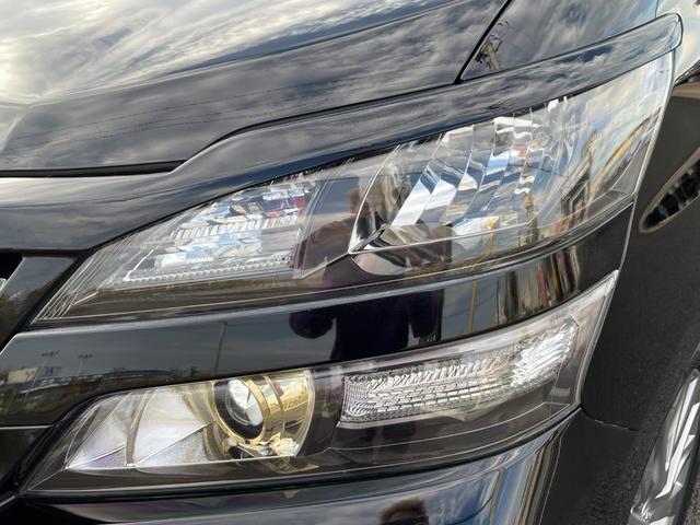 ヘッドライトの状態☆　左右とも、くすみもなくキレイな状態です♪　中古車選びの重要なポイントです♪　　　　　　　【無料電話】００７８−６０４２−９９１１　【ＬＩＮＥ　ＩＤ】０７０２０３３７０８９で検索♪
