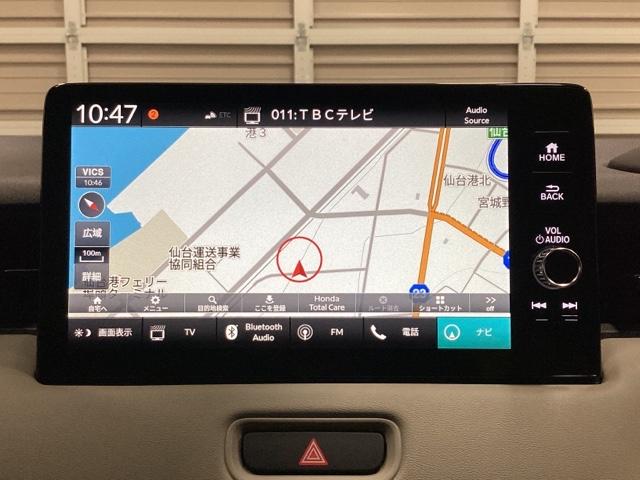 ヴェゼル ｅ：ＨＥＶＰＬａＹ　光触媒抗菌消臭施工済　衝突被害軽減ブレーキ　カーテンエアバッグ　盗難防止装置　アイドルストップ　Ｐセンサー　ＡＢＳ　ＥＳＣ　フルオートエアコン　リアカメラ　シートヒータ　エアバッグ　Ａライト　ＥＴＣ（7枚目）