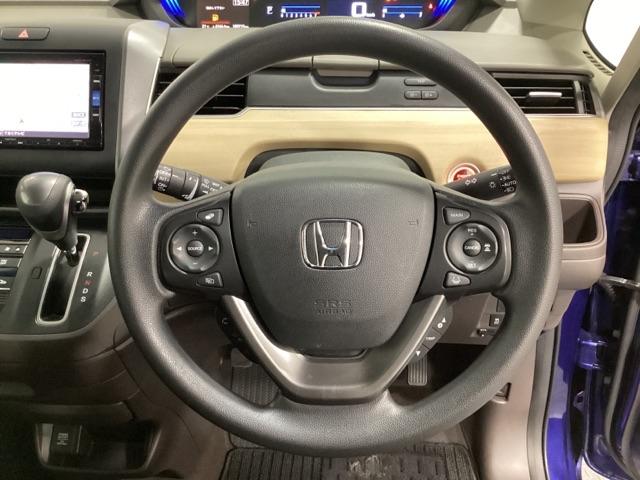 フリード G・ホンダセンシング 光触媒抗菌消臭施工済 Fセグ 追突被害軽減ブレーキ iストップ Wエアバッグ パワーウィンドウ アクティブクルーズコントロール スマートキ カラーバックモニター VSA エアコン セキュリティアラーム(11枚目)