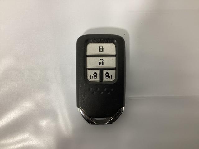 フリード G・ホンダセンシング 光触媒抗菌消臭施工済 Fセグ 追突被害軽減ブレーキ iストップ Wエアバッグ パワーウィンドウ アクティブクルーズコントロール スマートキ カラーバックモニター VSA エアコン セキュリティアラーム(12枚目)