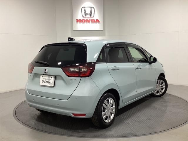 フィット e:HEVホーム 中古スタッドレスタイヤ、純正メモリーナビ、ドライブレコーダー前後装着+ETC付 当社デモカー 前後誤発進抑制機能 クリソナ 助手席エアバッグ 運転席エアバッグ 1オナ アイドリングストップ USB接続(5枚目)