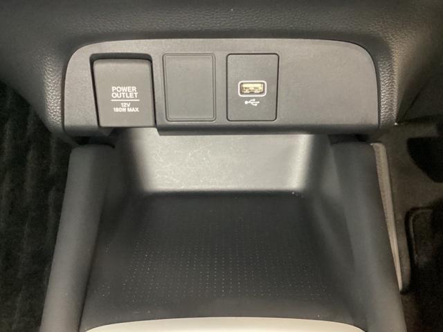 フィット e:HEVホーム 中古スタッドレスタイヤ、純正メモリーナビ、ドライブレコーダー前後装着+ETC付 当社デモカー 前後誤発進抑制機能 クリソナ 助手席エアバッグ 運転席エアバッグ 1オナ アイドリングストップ USB接続(20枚目)