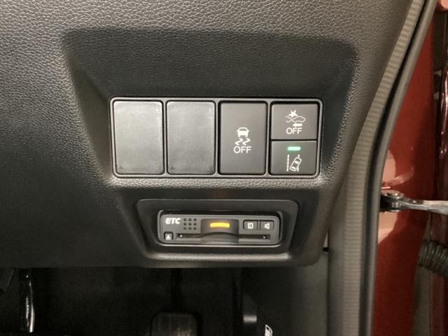 ステップワゴンスパーダ スパーダ・クールスピリットホンダセンシング 光触媒抗菌消臭施工済 サイドエアバック スマートキ 左右電動スライドドア バックモニタ Wエアコン 地TV ナビ&TV 三列シート 助手席エアバッグ AAC 横滑り防止機能 ターボ車 シートヒータ(16枚目)