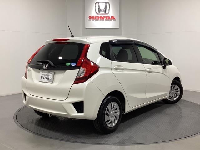 フィット １３Ｇ・Ｆパッケージ　光触媒抗菌消臭施工済　イモビ　ＤＶＤ再生可能　スマ－トキ－　ＶＳＡ　地デジＴＶ　助手席エアバッグ　Ｒカメラ　オートエアコン　エアバック　ＰＳ　キ－フリ－　ＰＷ　ＡＢＳ　ＴＶナビ　アイドリングＳＴＯＰ（3枚目）