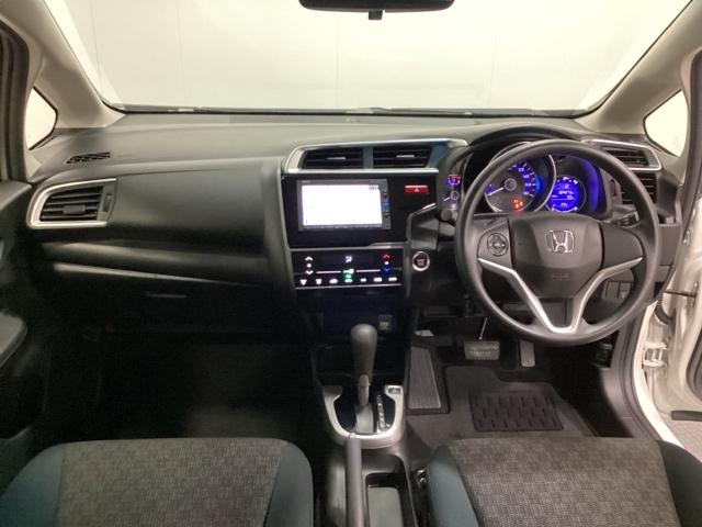 フィット １３Ｇ・Ｆパッケージ　光触媒抗菌消臭施工済　イモビ　ＤＶＤ再生可能　スマ－トキ－　ＶＳＡ　地デジＴＶ　助手席エアバッグ　Ｒカメラ　オートエアコン　エアバック　ＰＳ　キ－フリ－　ＰＷ　ＡＢＳ　ＴＶナビ　アイドリングＳＴＯＰ（5枚目）