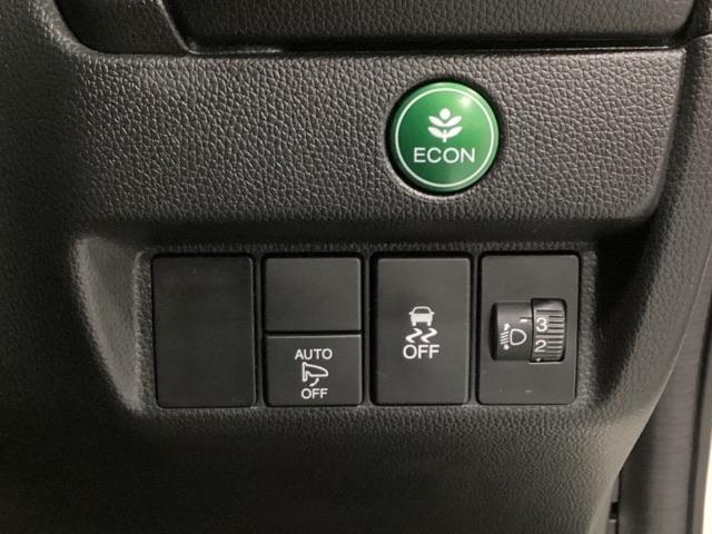 フィット １３Ｇ・Ｆパッケージ　光触媒抗菌消臭施工済　イモビ　ＤＶＤ再生可能　スマ－トキ－　ＶＳＡ　地デジＴＶ　助手席エアバッグ　Ｒカメラ　オートエアコン　エアバック　ＰＳ　キ－フリ－　ＰＷ　ＡＢＳ　ＴＶナビ　アイドリングＳＴＯＰ（13枚目）