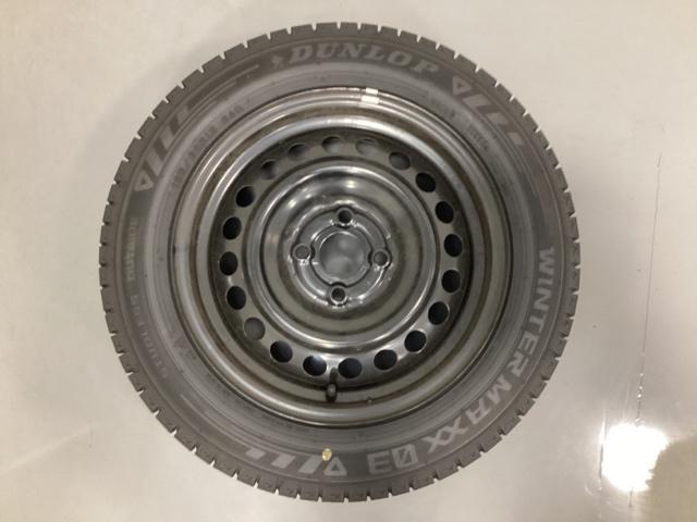 フィット ベーシック 中古スタッドレスタイヤ、純正CDチューナー、ドライブレコーダー前後装着+ETC付 当社デモカー コーナーセンサー 横滑防止装置 オートエアコン パワーウインドウ 盗難防止システム ABS ワンオーナー(3枚目)