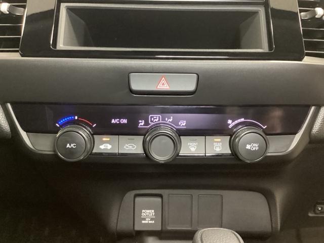 フィット ベーシック 中古スタッドレスタイヤ、純正CDチューナー、ドライブレコーダー前後装着+ETC付 当社デモカー コーナーセンサー 横滑防止装置 オートエアコン パワーウインドウ 盗難防止システム ABS ワンオーナー(10枚目)