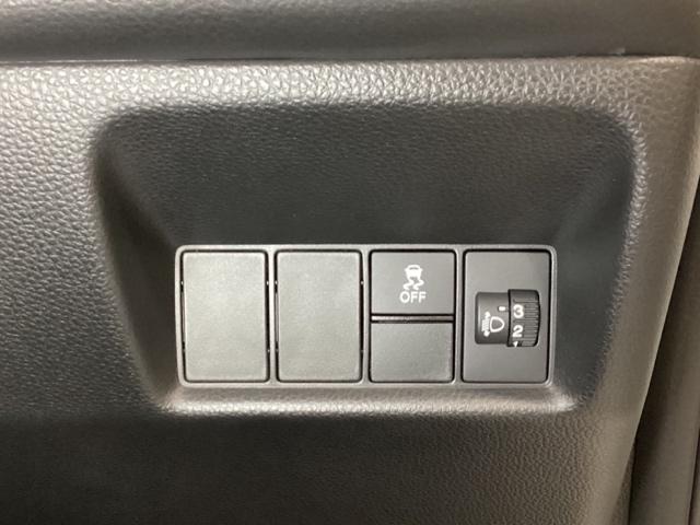 フィット ベーシック 中古スタッドレスタイヤ、純正CDチューナー、ドライブレコーダー前後装着+ETC付 当社デモカー コーナーセンサー 横滑防止装置 オートエアコン パワーウインドウ 盗難防止システム ABS ワンオーナー(14枚目)