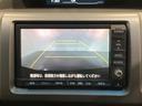バックでの車庫入れも安心です! リアカメラが付いているバックモニター付のHDDナビを装備しております。操作線もついており距離感も画面から確認できます。