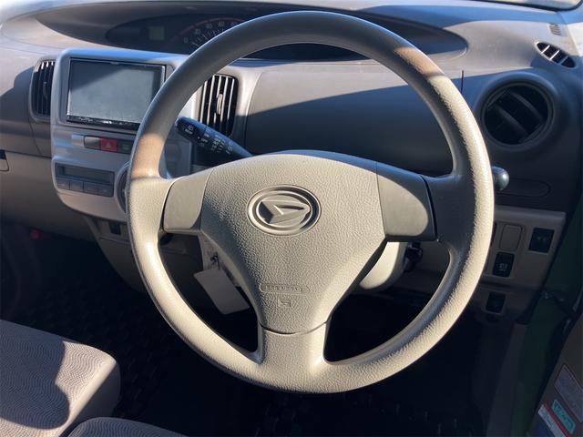 ハンドルの状態が悪いと運転に集中できませんよね。こちらの車、お気軽にお問い合わせください。